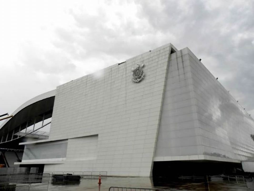 Totens e Pórticos de ACM | Sinalização Moderna para Empresas em SP